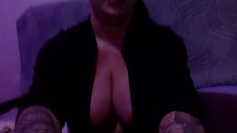 Snapshot of juicyfruitsxx chatting on 2, 12, 2025 Tacye Ann online show from 2, 12, 2025