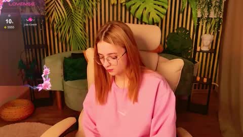 Snapshot of juicypussyclub chatting on 30, 11, 2025 Ameli Stella Vi Evie Jessica online show from 30, 11, 2025