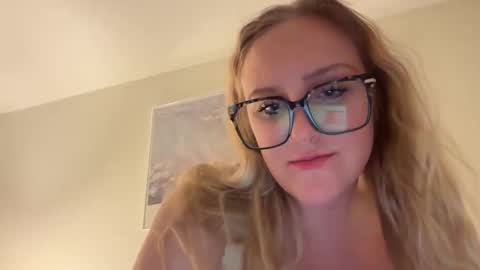 Julief  online show from 12, 4, 2026