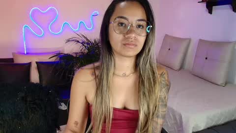 Snapshot of jules_n_gia chatting on 14, 2, 2025 Jules and Gia online show from 14, 2, 2025