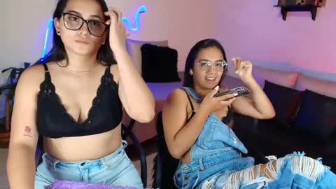 Snapshot of jules_n_gia chatting on 21, 2, 2025 Jules and Gia online show from 21, 2, 2025