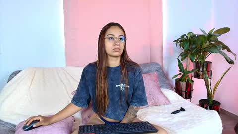 Snapshot of jules_n_gia chatting on 17, 9, 2025 Jules and Gia online show from 17, 9, 2025