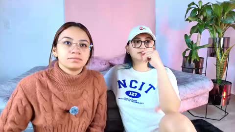 Snapshot of jules_n_gia chatting on 25, 9, 2025 Jules and Gia online show from 25, 9, 2025