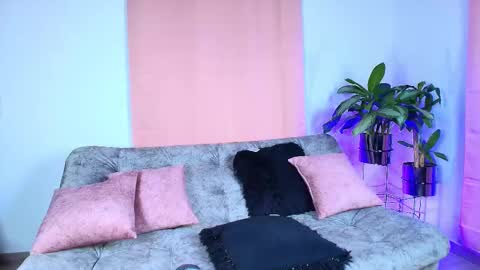 Snapshot of jules_n_gia chatting on 9, 10, 2025 Jules and Gia online show from 9, 10, 2025