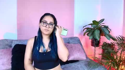 Snapshot of jules_n_gia chatting on 15, 11, 2025 Jules and Gia online show from 15, 11, 2025