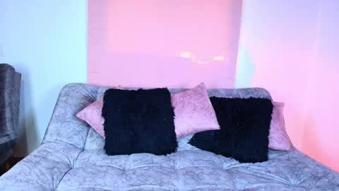 Snapshot of jules_n_gia chatting on 22, 11, 2025 Jules and Gia online show from 22, 11, 2025