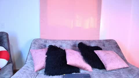 Snapshot of jules_n_gia chatting on 23, 11, 2025 Jules and Gia online show from 23, 11, 2025