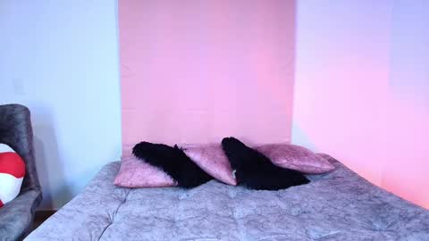 Snapshot of jules_n_gia chatting on 24, 11, 2025 Jules and Gia online show from 24, 11, 2025