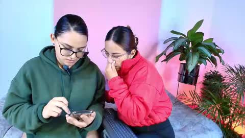 Snapshot of jules_n_gia chatting on 5, 12, 2025 Jules and Gia online show from 5, 12, 2025