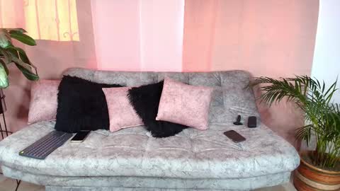 Snapshot of jules_n_gia chatting on 13, 12, 2025 Jules and Gia online show from 13, 12, 2025