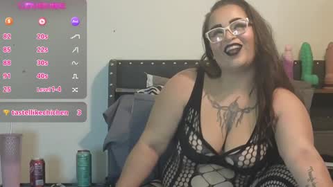 Snapshot of julesssnextdoor chatting on 8, 12, 2024 Julesss online show from 8, 12, 2024