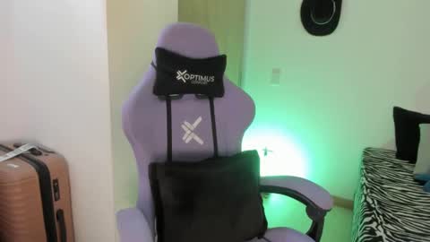 juli_santos_22 online show from 22, 2, 2025