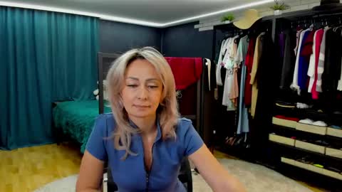 julia__cherry_ online show from 22, 4, 2026