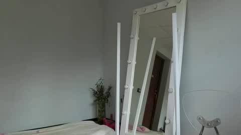 julia_giulia online show from 17, 9, 2025