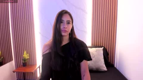 J U L IA   M A R T I N E Z online show from 10, 2, 2026