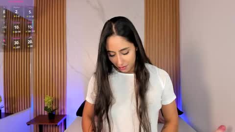 J U L IA   M A R T I N E Z online show from 13, 4, 2026