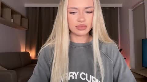 Snapshot of julia_rle chatting on 13, 10, 2025 Julia R Le online show from 13, 10, 2025