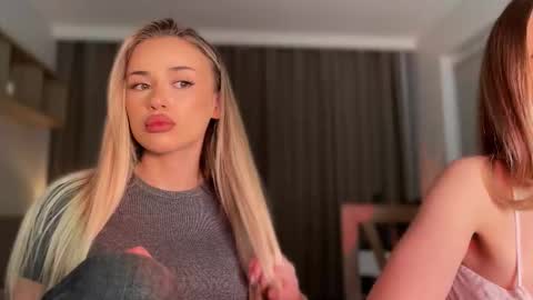 Snapshot of julia_rle chatting on 12, 11, 2025 Julia R Le online show from 12, 11, 2025