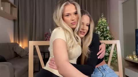 Snapshot of julia_rle chatting on 4, 12, 2025 Julia R Le online show from 4, 12, 2025