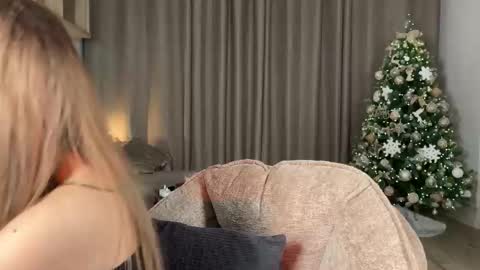 Julia R Le online show from 12, 1, 2026