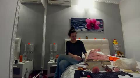 Snapshot of juliahunts chatting on 20, 10, 2025 JuliaHunt online show from 20, 10, 2025