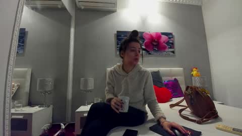 Snapshot of juliahunts chatting on 15, 11, 2025 JuliaHunt online show from 15, 11, 2025