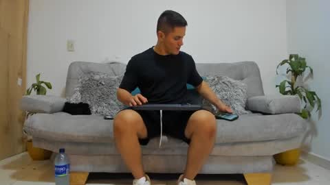 Snapshot of julian_wallace chatting on 4, 12, 2024 julian_wallace online show from 4, 12, 2024