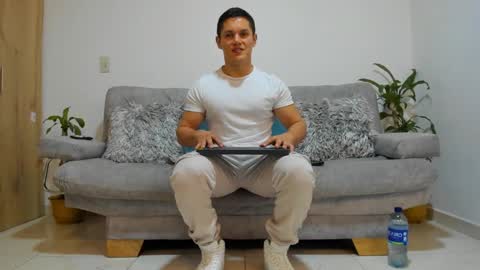 Snapshot of julian_wallace chatting on 14, 12, 2024 julian_wallace online show from 14, 12, 2024