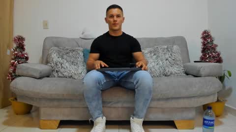 Snapshot of julian_wallace chatting on 19, 12, 2024 julian_wallace online show from 19, 12, 2024