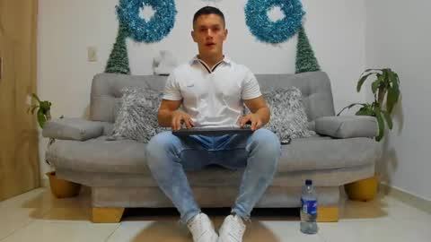 Snapshot of julian_wallace chatting on 20, 12, 2024 julian_wallace online show from 20, 12, 2024