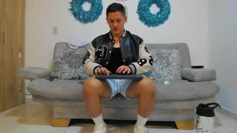 Snapshot of julian_wallace chatting on 13, 1, 2025 julian_wallace online show from 13, 1, 2025