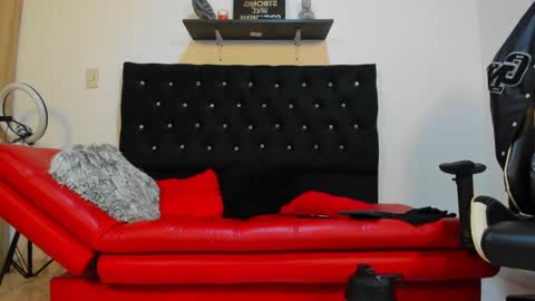 Snapshot of julian_wallace chatting on 24, 2, 2025 julian_wallace online show from 24, 2, 2025