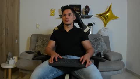 Snapshot of julian_wallace chatting on 7, 10, 2025 julian_wallace online show from 7, 10, 2025