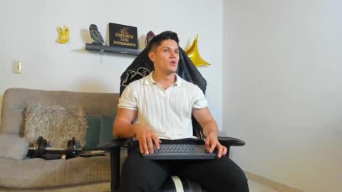 Snapshot of julian_wallace chatting on 13, 10, 2025 julian_wallace online show from 13, 10, 2025