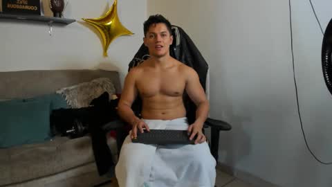 Snapshot of julian_wallace chatting on 13, 10, 2025 julian_wallace online show from 13, 10, 2025