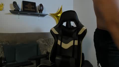 Snapshot of julian_wallace chatting on 23, 10, 2025 julian_wallace online show from 23, 10, 2025