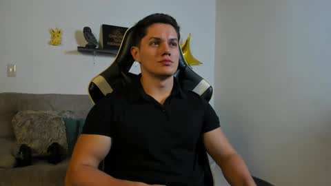 Snapshot of julian_wallace chatting on 27, 10, 2025 julian_wallace online show from 27, 10, 2025