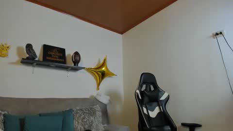 Snapshot of julian_wallace chatting on 21, 11, 2025 julian_wallace online show from 21, 11, 2025