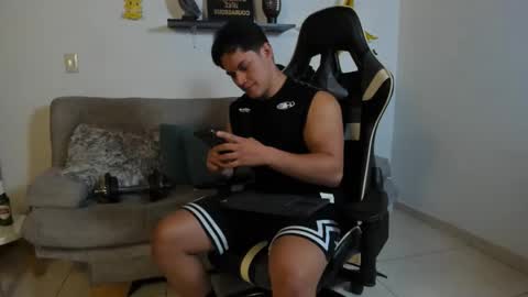 Snapshot of julian_wallace chatting on 27, 11, 2025 julian_wallace online show from 27, 11, 2025