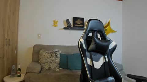 Snapshot of julian_wallace chatting on 29, 11, 2025 julian_wallace online show from 29, 11, 2025