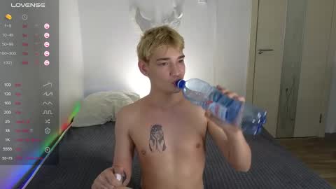 Snapshot of julian_win chatting on 28, 4, 2026 Eren online show from 28, 4, 2026