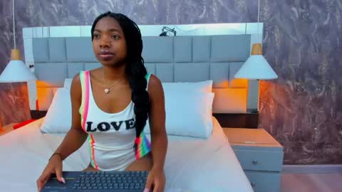juliana_glam online show from 19, 5, 2026