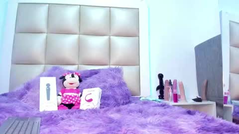 Snapshot of juliana_js_ chatting on 18, 9, 2025 juliana_js_ online show from 18, 9, 2025