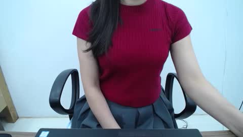 Snapshot of julie9x chatting on 7, 11, 2025 julie9x online show from 7, 11, 2025