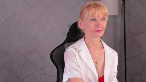 Julie Lucasss online show from 15, 5, 2026