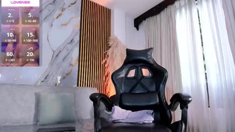 Snapshot of juliensaint_ chatting on 17, 10, 2025 Julien online show from 17, 10, 2025