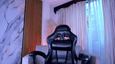 Snapshot of juliensaint_ chatting on 28, 6, 2026 Julien online show from 28, 6, 2026