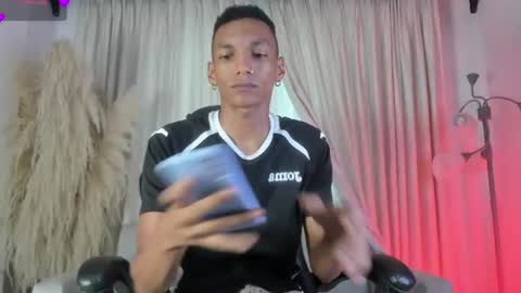 Snapshot of juliensaint_ chatting on 1, 7, 2026 Julien online show from 1, 7, 2026