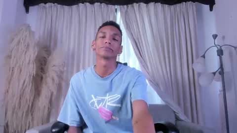 Snapshot of juliensaint_ chatting on 2, 7, 2026 Julien online show from 2, 7, 2026