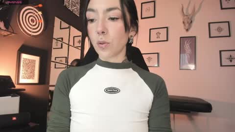 juliet_sourire online show from 6, 4, 2026